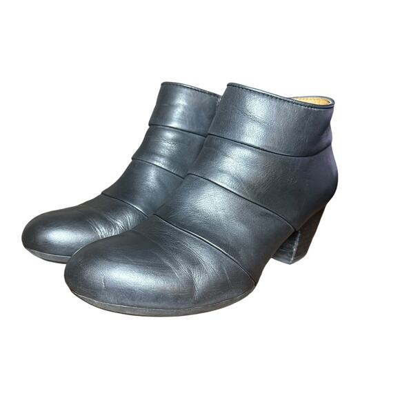 Comfortiva Anesbury Black Leather Ankle Booties - Size 8 - Picture 3 of 11